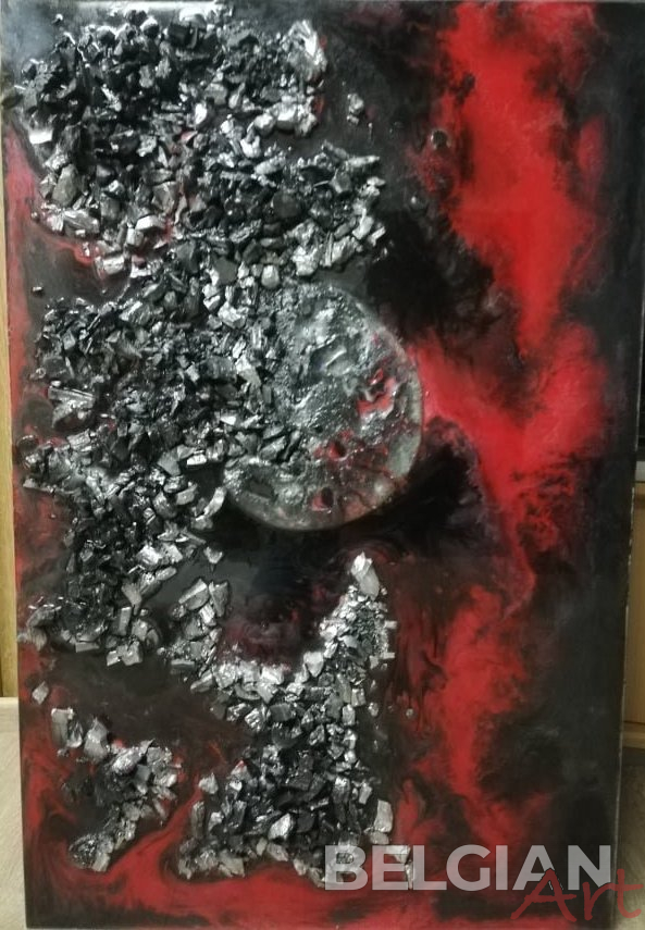 The bloody moon ! Shines in the dark with phosphorus dust !